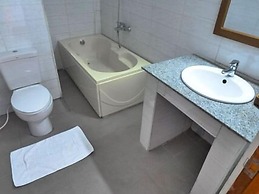 Golden Lotus Inle Hotel