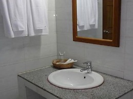 Golden Lotus Inle Hotel