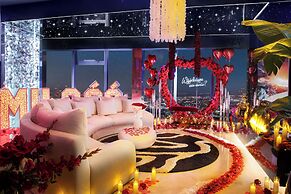 Apartments in Sky Tower with Bathtub near the window