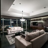 Apartments in Sky Tower with Bathtub near the window