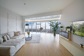 Apartments in Sky Tower with Bathtub near the window