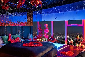 Apartments in Sky Tower with Bathtub near the window