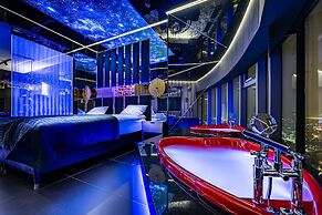 Apartments in Sky Tower with Bathtub near the window