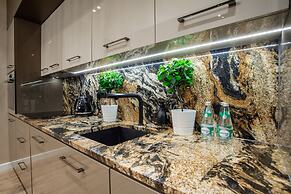 Apartments in Sky Tower with Bathtub near the window