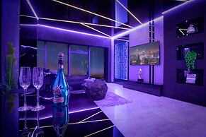 Apartments in Sky Tower with Bathtub near the window