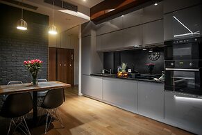 Apartments in Sky Tower with Bathtub near the window