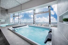 Apartments in Sky Tower with Bathtub near the window