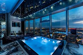 Apartments in Sky Tower with Bathtub near the window