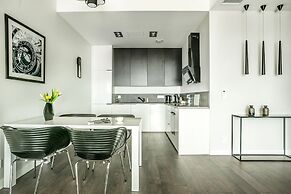 Apartments in Sky Tower with Bathtub near the window