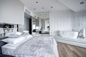 Apartments in Sky Tower with Bathtub near the window