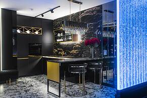 Apartments in Sky Tower with Bathtub near the window