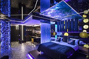 Apartments in Sky Tower with Bathtub near the window