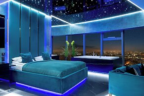 Apartments in Sky Tower with Bathtub near the window