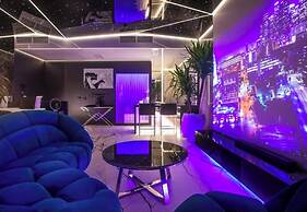 Apartments in Sky Tower with Bathtub near the window