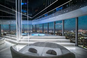 Apartments in Sky Tower with Bathtub near the window