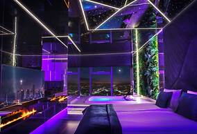 Apartments in Sky Tower with Bathtub near the window