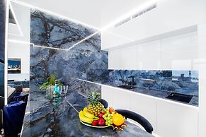 Apartments in Sky Tower with Bathtub near the window