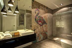 Apartments in Sky Tower with Bathtub near the window