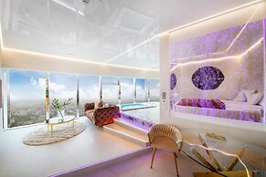 Apartments in Sky Tower with Bathtub near the window