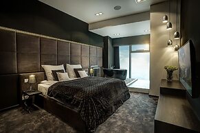 Apartments in Sky Tower with Bathtub near the window