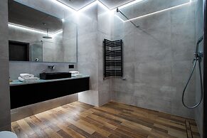 Apartments in Sky Tower with Bathtub near the window