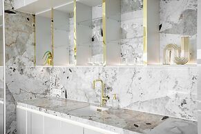 Apartments in Sky Tower with Bathtub near the window