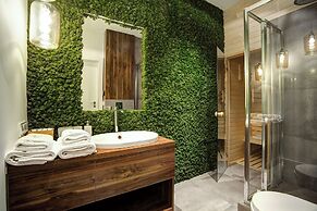 Apartments in Sky Tower with Bathtub near the window