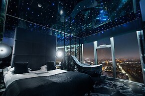 Apartments in Sky Tower with Bathtub near the window