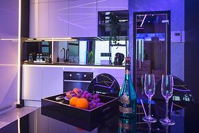 Apartments in Sky Tower with Bathtub near the window