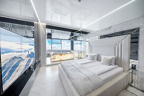 Apartments in Sky Tower with Bathtub near the window