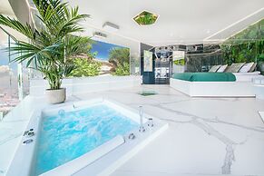 Apartments in Sky Tower with Bathtub near the window