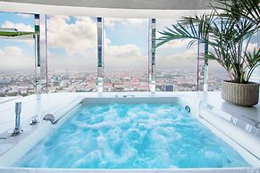 Apartments in Sky Tower with Bathtub near the window