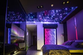 Apartments in Sky Tower with Bathtub near the window