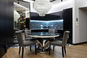 Apartments in Sky Tower with Bathtub near the window