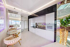 Apartments in Sky Tower with Bathtub near the window