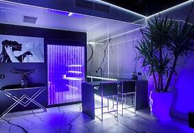 Apartments in Sky Tower with Bathtub near the window