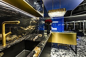 Apartments in Sky Tower with Bathtub near the window