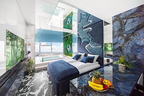 Apartments in Sky Tower with Bathtub near the window