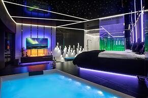 Apartments in Sky Tower with Bathtub near the window