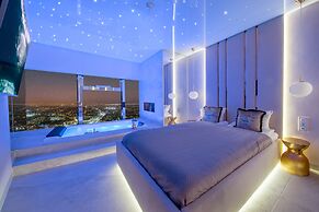 Apartments in Sky Tower with Bathtub near the window