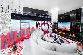 Apartments in Sky Tower with Bathtub near the window