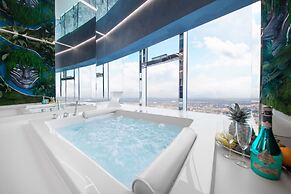 Apartments in Sky Tower with Bathtub near the window