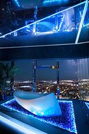 Apartments in Sky Tower with Bathtub near the window