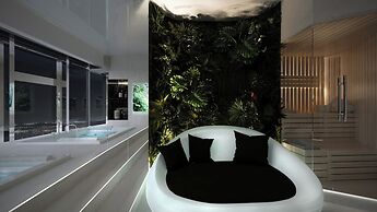 Apartments in Sky Tower with Bathtub near the window