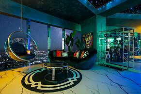 Apartments in Sky Tower with Bathtub near the window