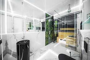 Apartments in Sky Tower with Bathtub near the window