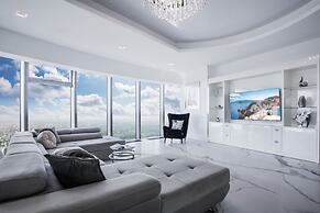 Apartments in Sky Tower with Bathtub near the window
