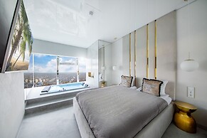 Apartments in Sky Tower with Bathtub near the window