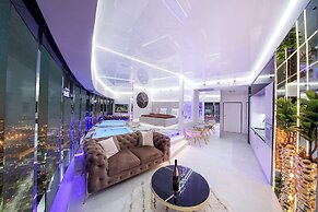 Apartments in Sky Tower with Bathtub near the window