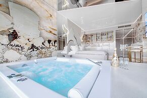 Apartments in Sky Tower with Bathtub near the window
